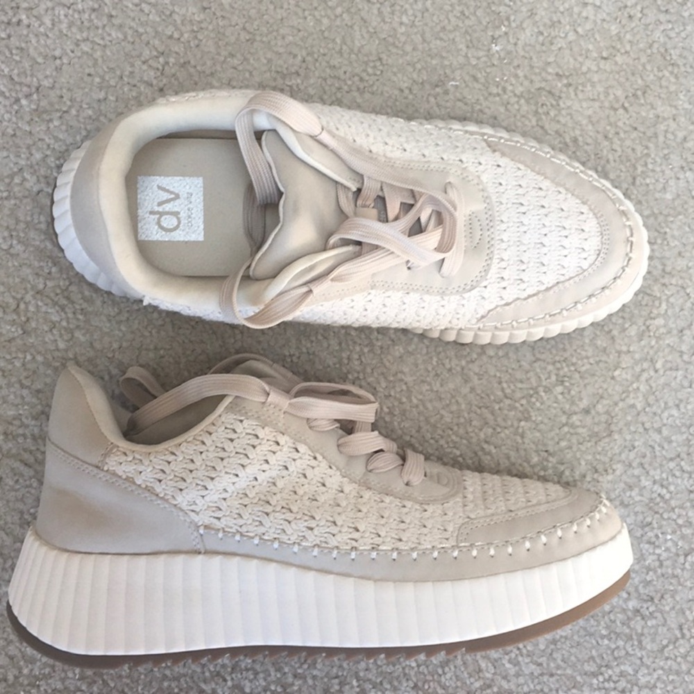 DV BY  DOLCE VITA/“FREDI”SANDSTONE CROCHET PLATFORM SNEAKERS/NEW
